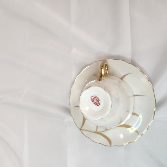 Elegant Floral Porcelain Saucer with Gold Accents - Picture 7 of 8